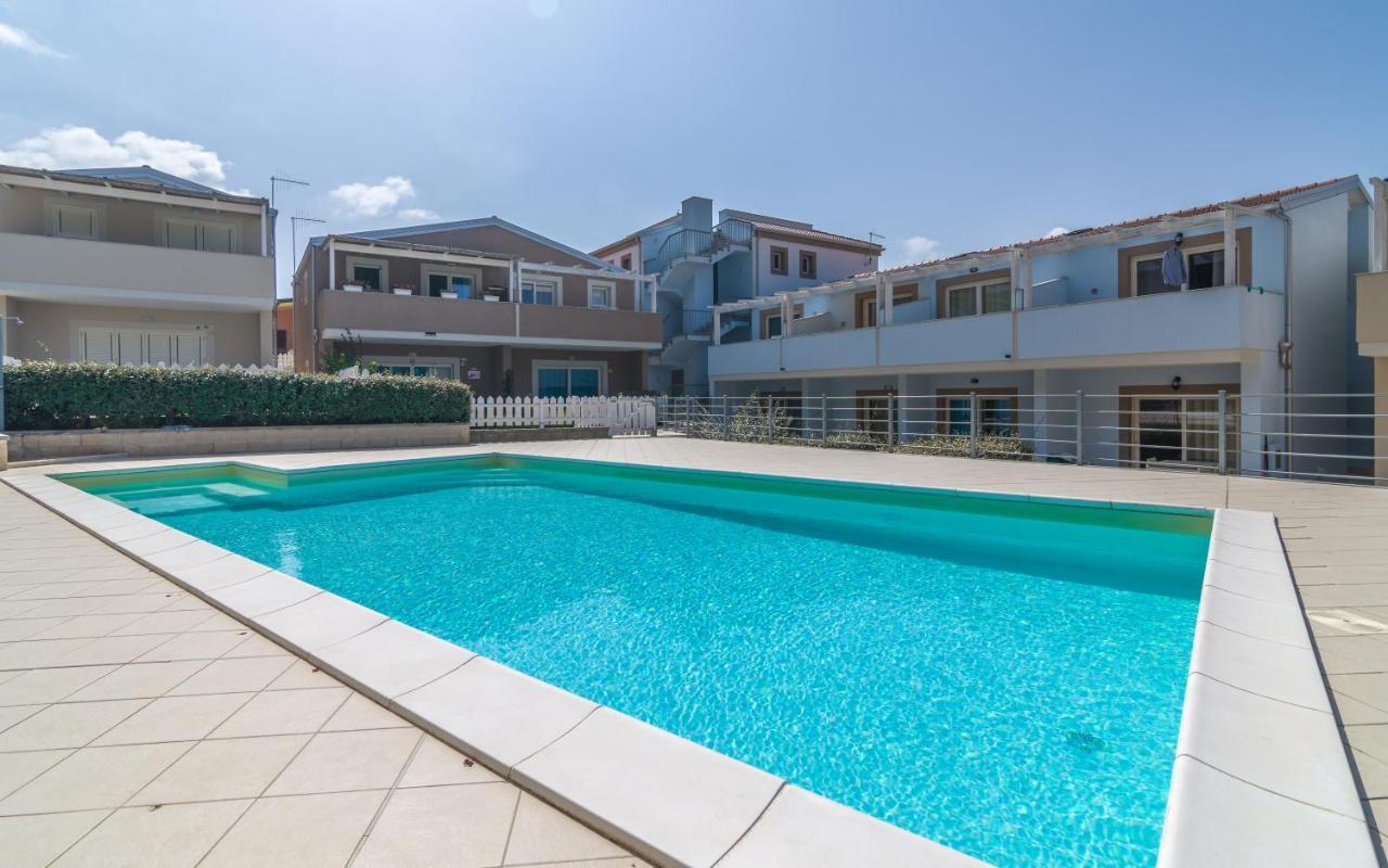 Villetta Federico Climatizzata Con Giardino Privato Viddalba エクステリア 写真