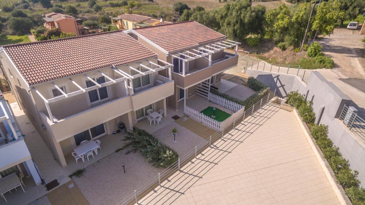 Villetta Federico Climatizzata Con Giardino Privato Viddalba エクステリア 写真