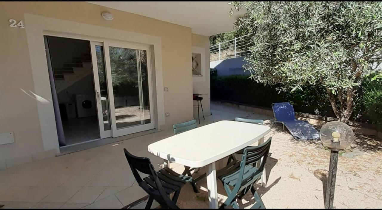 Villetta Federico Climatizzata Con Giardino Privato Viddalba エクステリア 写真